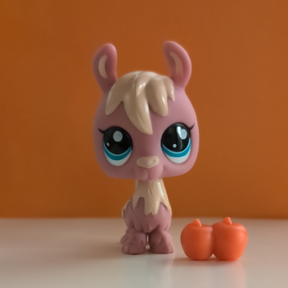 Littlest Pet Shop Alpaca With Apples Accessory